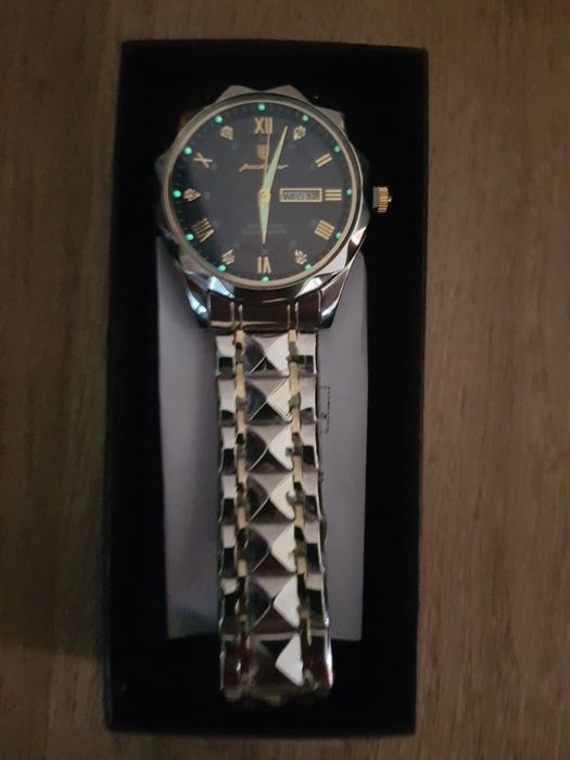 Vănd ceas nou bărbătesc rezistent la apă.