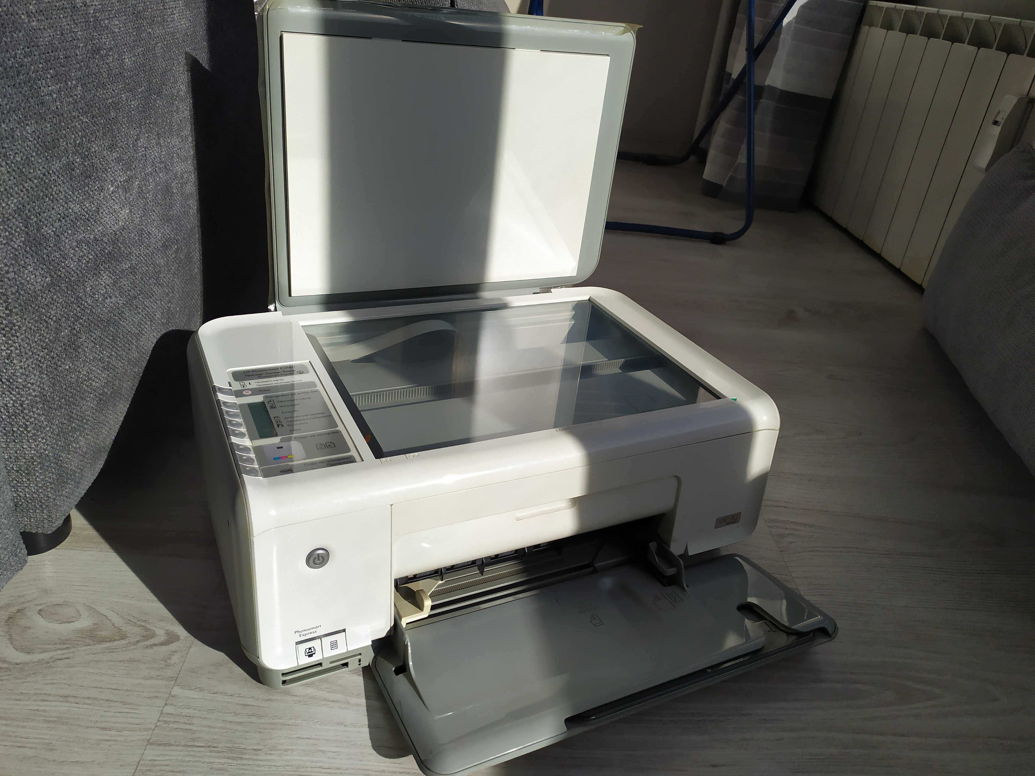 Продавам 3 в 1 принтер, скенер и копир HP Photosmart C3180