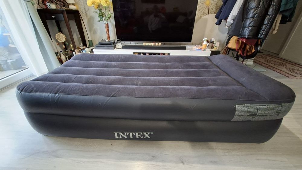 Saltea+pompă Intex