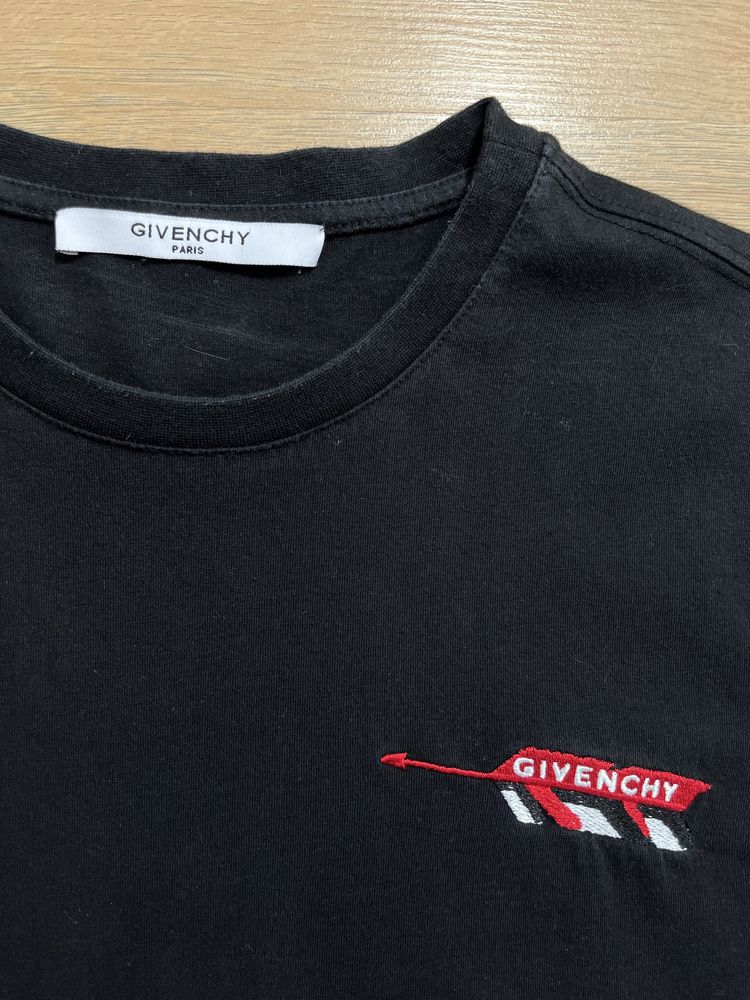 Givenchy оригинална мъжка тениска размер М
