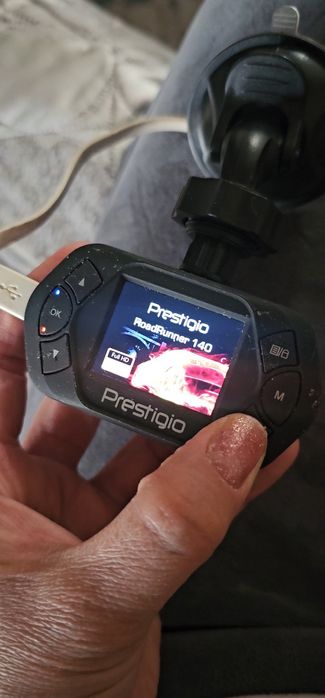 Продаю видеорегистратор Prestigio RoadRunner 140 + флешка 8 ГБ