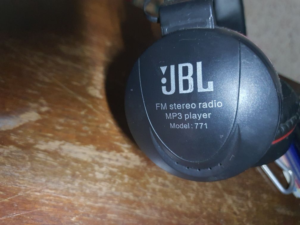 JBL naushnik sotiladi
