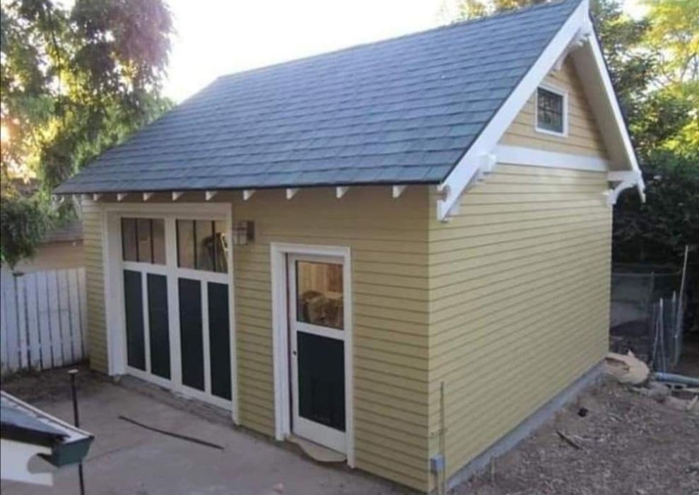 Vând case pe structură metalică și panouri sandwich