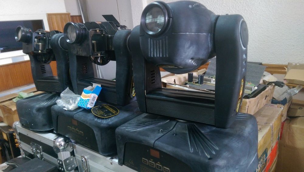 3 Roboti Moving Head Pilot 150 club/discoteca/pub