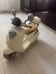 Scooter bej perfect pentru copiii