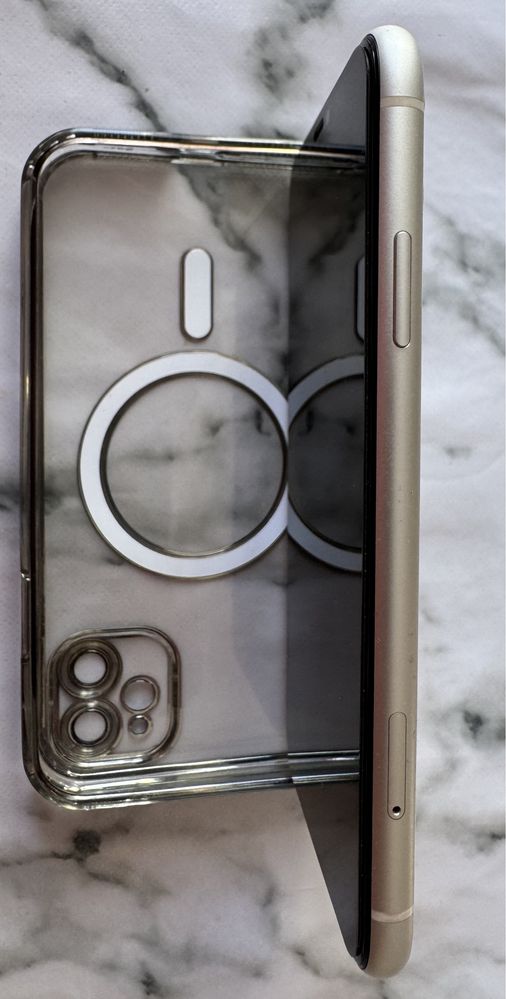 Apple iphone 11.