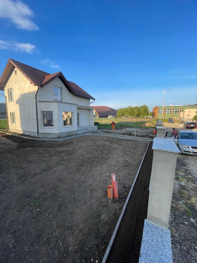 Vand casa cu etaj