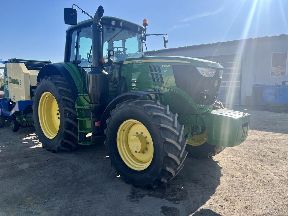 John Deere 6195 M 2017 tractor