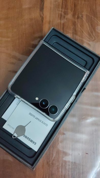 Смартфон Samsung Galaxy Z Flip7 5G 12 ГБ/256 ГБ черный