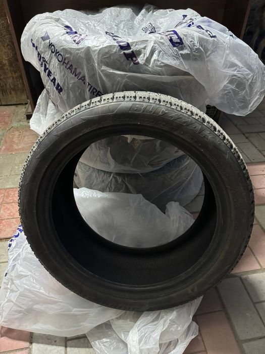 Продам резину шипованные 225/45/17 б/у