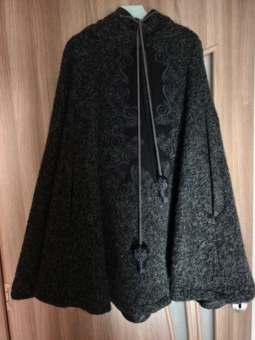 Стилно вълнено пончо палто