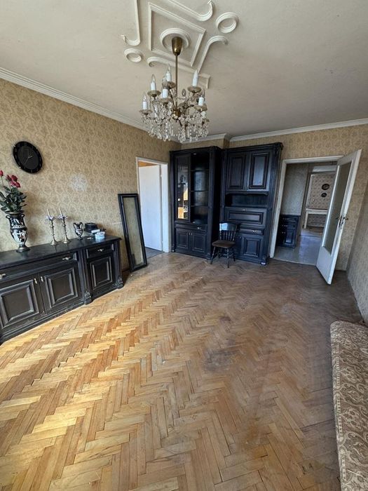 Четиристаен апартамент в ж.к. Красна поляна 3! За основен ремонт!