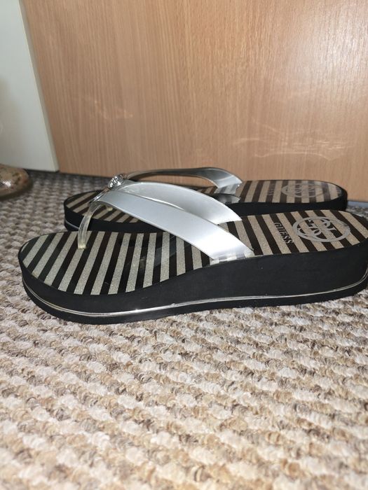 Șlapi Guess mărimea 41