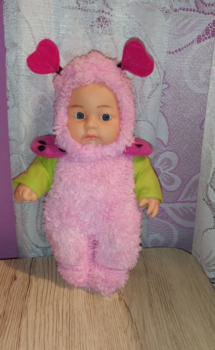 Кукла на бебе с костюм на пеперуда