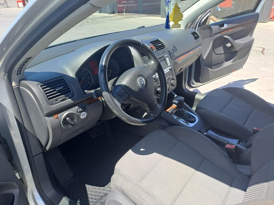 Vând Volkswagen Jetta 2007