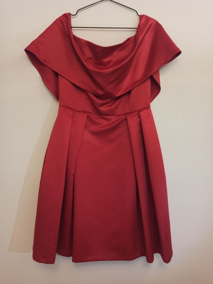 Rochie roșie de ocazie