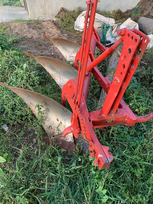 Plug kverneland cu 3, 4 trupite