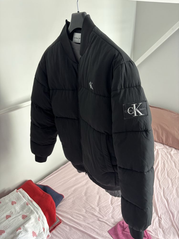 Calvin Klein яке тип бомбър