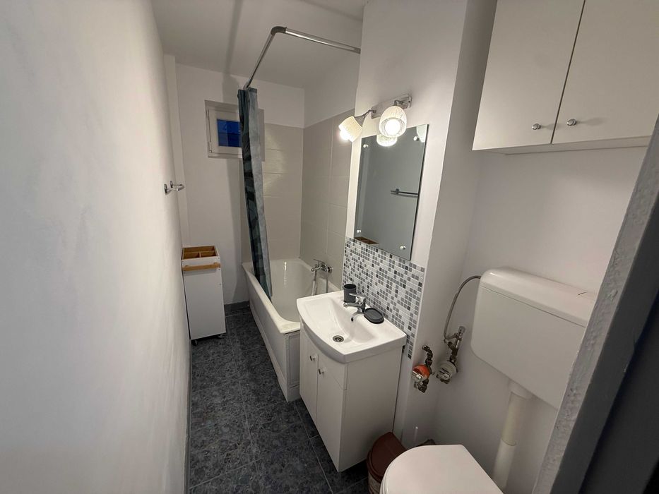 Metrou 1 Decembrie - 2 Camere - Decomandat - Renovat & Anvelopat - AC