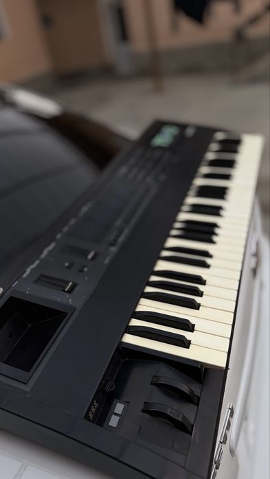 Juzi 1 va ensoniq Ts10 sotiladi holati zor