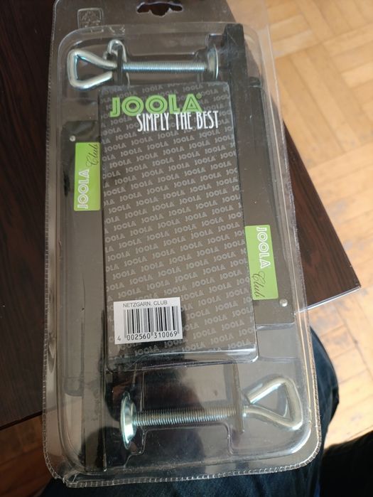 Устройство и мрежа за тенис на маса.