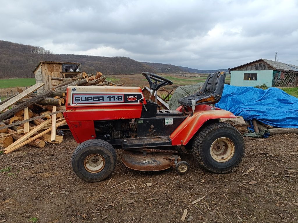 Vând tractoras de tuns iarba