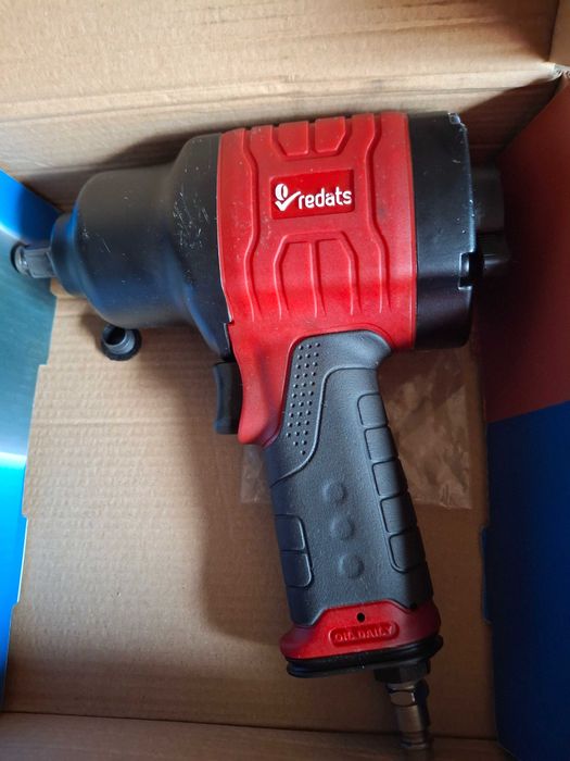 Pistol pneumatic cu impact