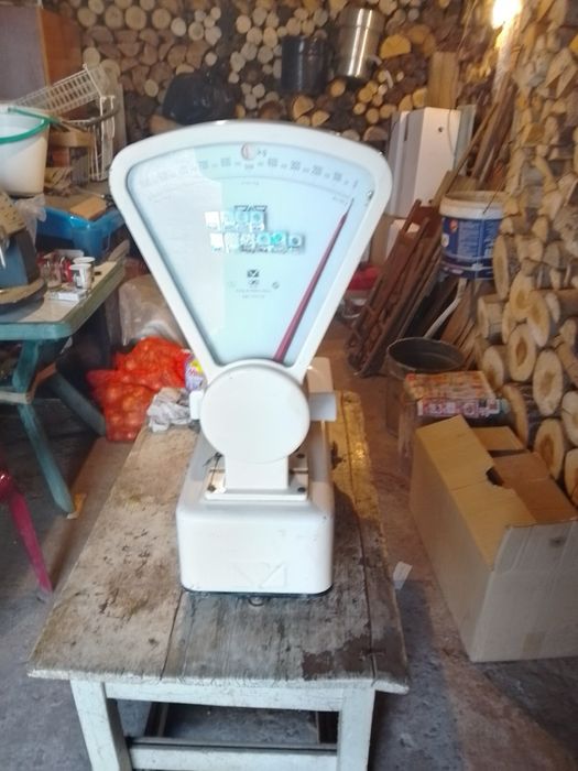 Продавам кантар в много добро състояние