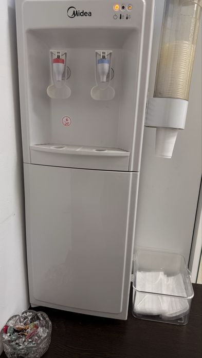 Кулер для воды(диспенсер)