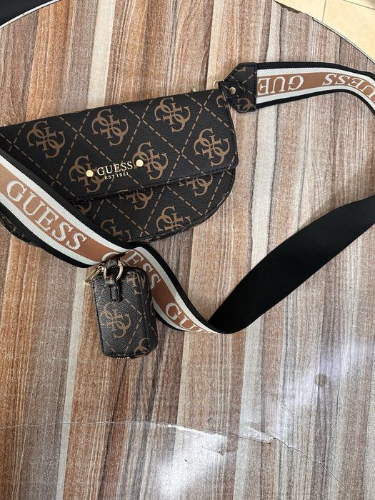 Оригилна дамска чанта Guess