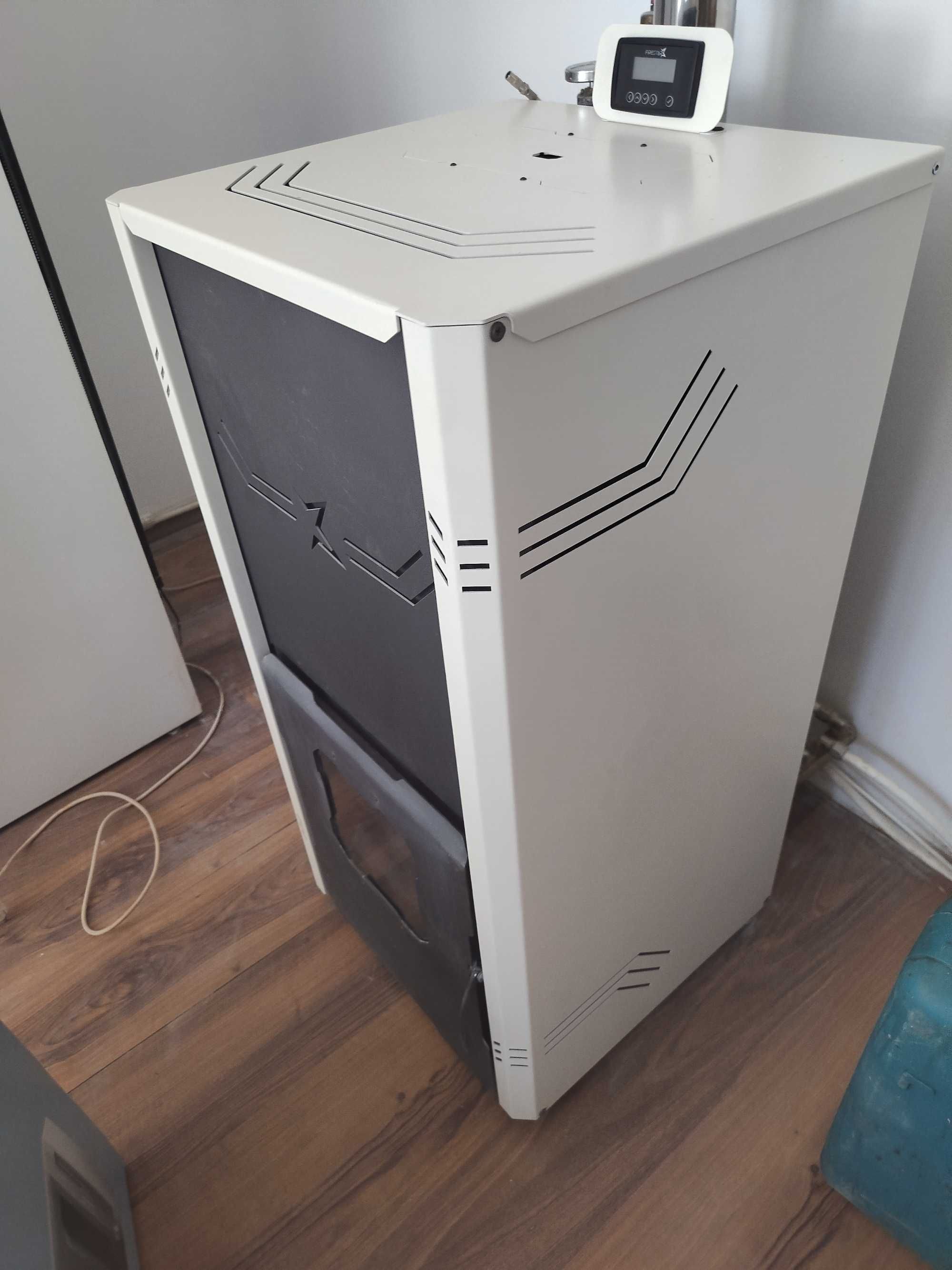 Пелетна камина с водна риза Firestar 12 kW