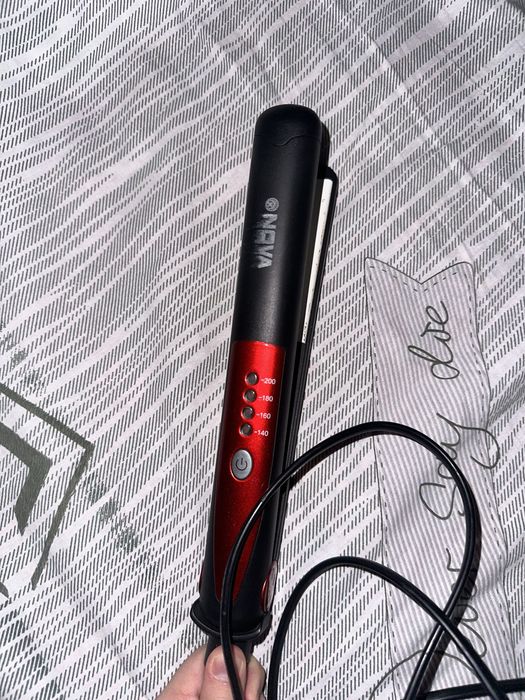 Выпрямитель/утюжок для волос