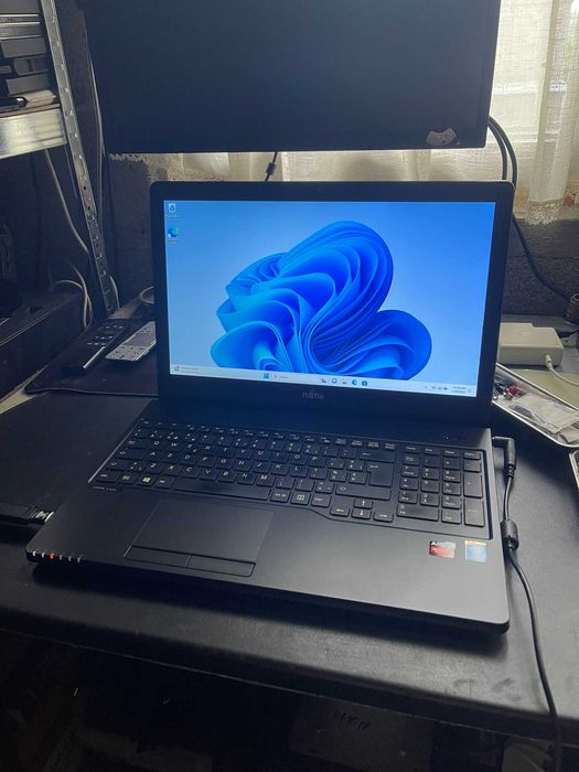 Laptop Fujitsu A555G i5-5200U 8GB SSD 256 GB Radeon R7 M260