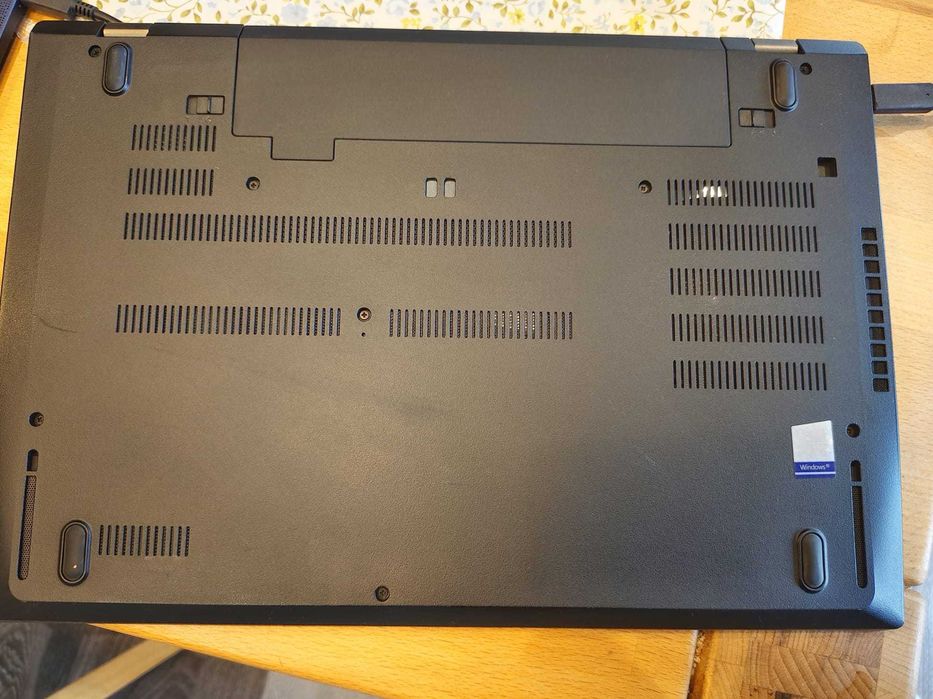 Workstation Lenovo T580 I7 8650U Ecran FlexView 15 256Gb SSD DDR4 Ram