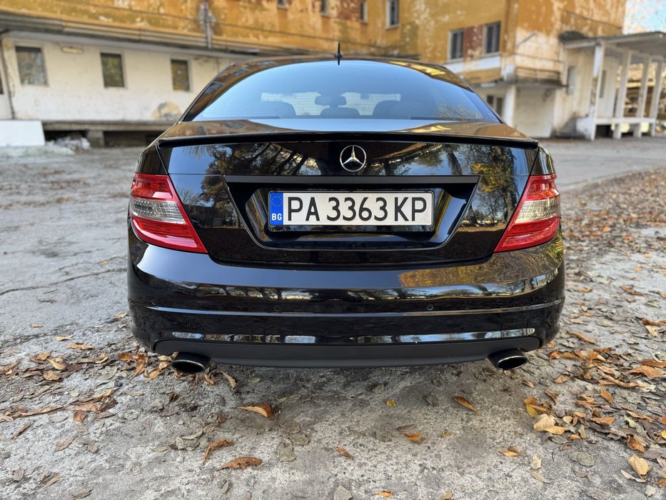Mercedes c320 7G * AMG PACK* NAVI * HARMON * КОЖА* волан с пера