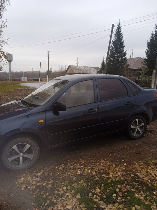 Машина ВАЗ 2190 в хорошем состоянии