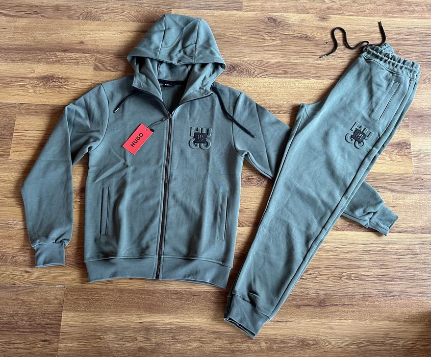 Мъжки,памучен,масленозелен екип Hugo BOSS с метално лого