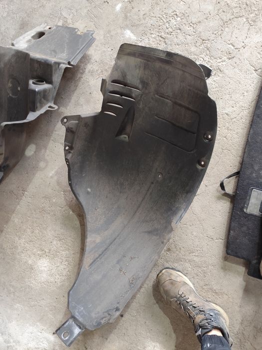 Преден десен подкалник mercedes w221