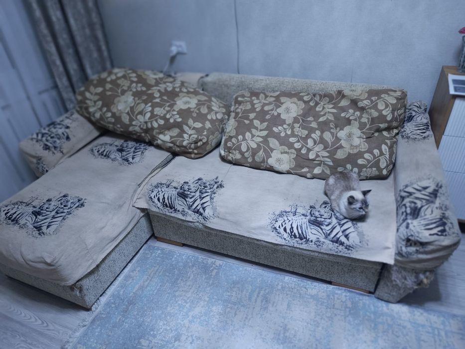 Отдам даром диван