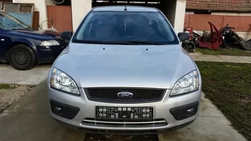 Dezmembrez ford focus 1.6   109 cai