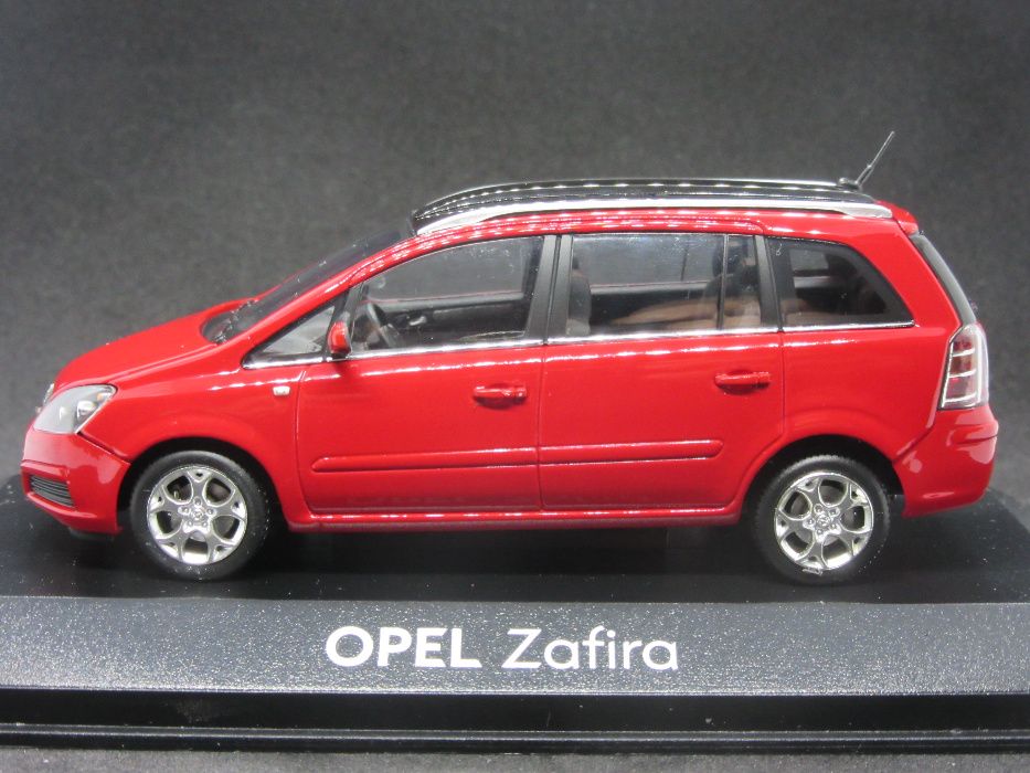 Macheta Opel Zafira B Minichamps 1:43