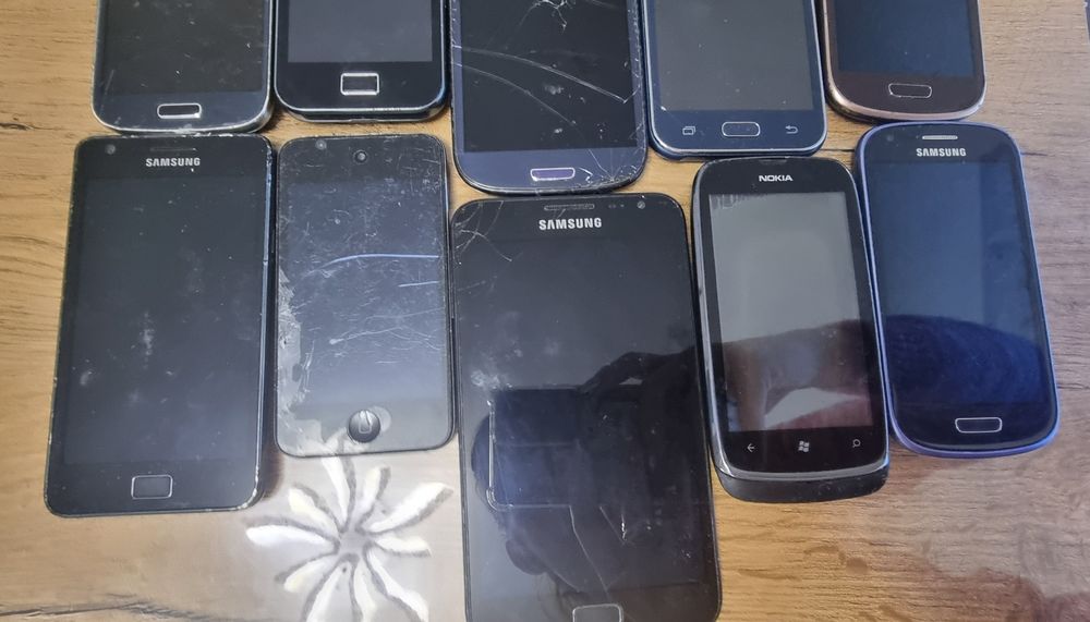 Смартфони Samsung за части