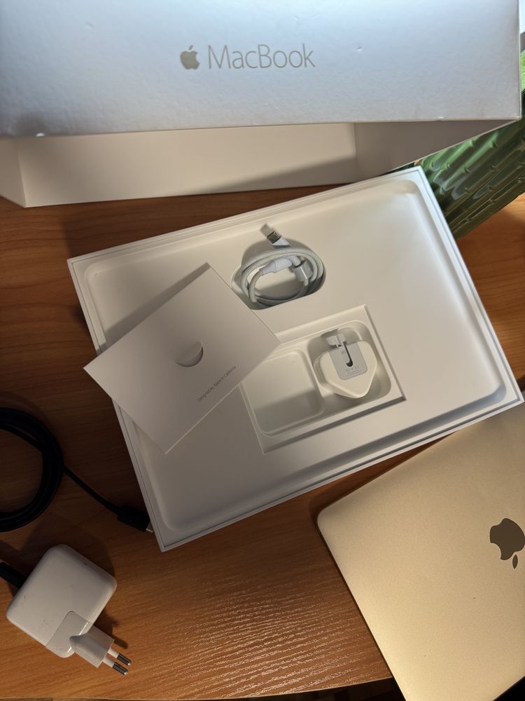 Продавам Macbook 12 Gold 1.3ghz 8GB RAM 512GB SSD