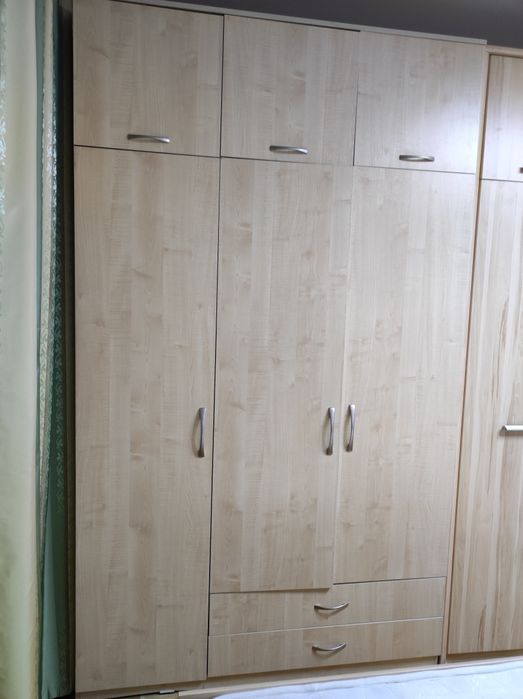 Продам срочно шкаф для одежды