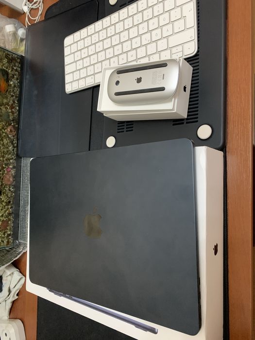 Macbook Air 13’6  2023 M2