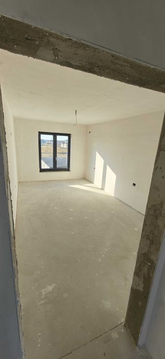Vand casa tip duplex in Via Carmina