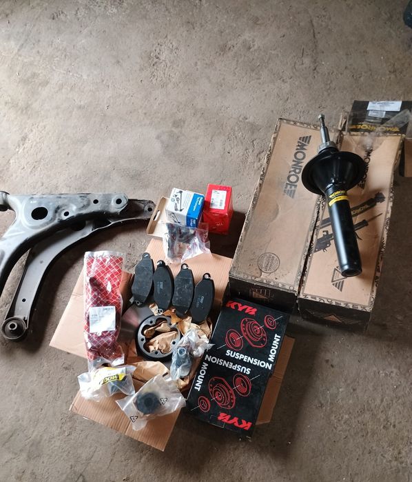 Vând  piese pentru Ford transit 2.0 tdi 2005