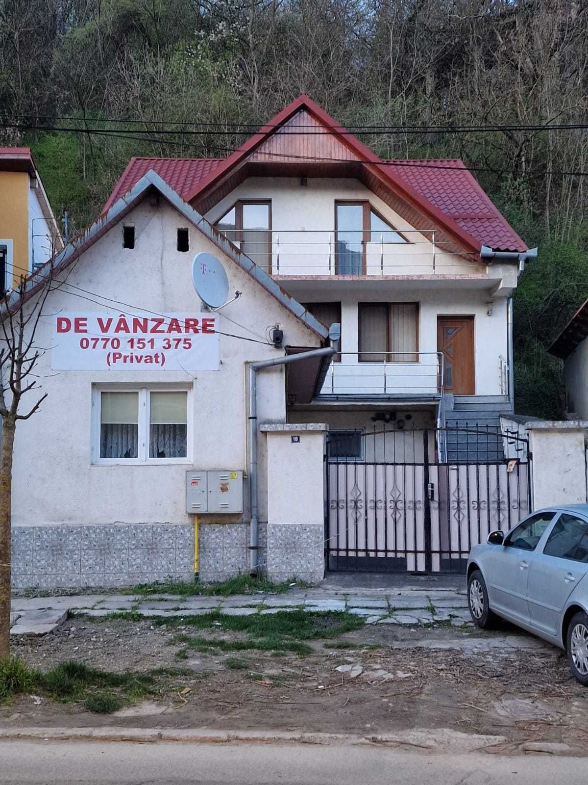 Casa Extinsa de Vanzare in Centru