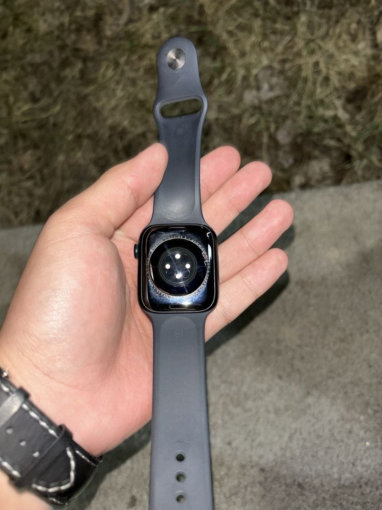 Продам Apple Watch Series 8