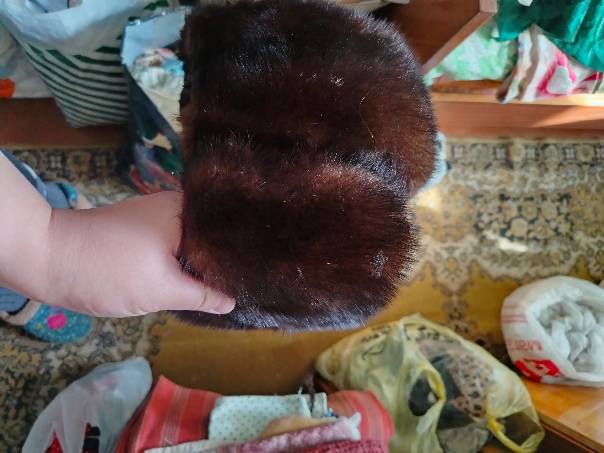 Продам шапку меховую, гаржетку и шаль пуховую